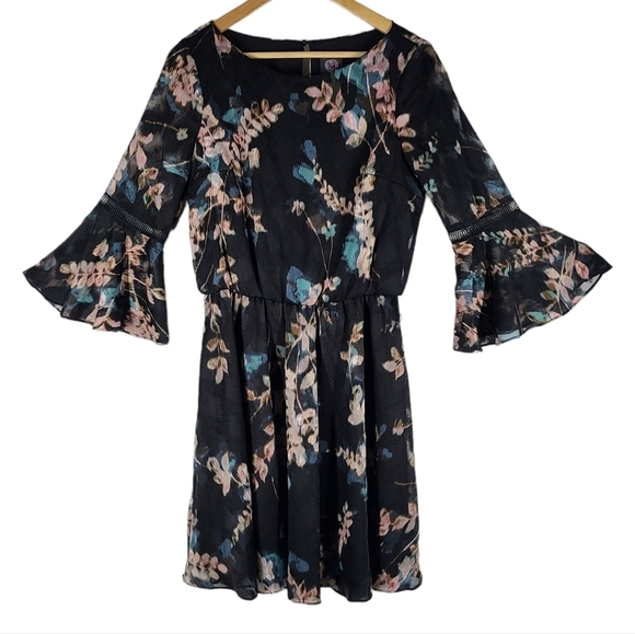 VINCE CAMUTO Floral Print Fit & Flare Dress Bell Sleeve Size 6‎ - Picture 1 of 5